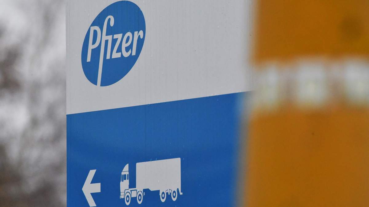 Добровольці, які першими отримали вакцину Pfizer, назвали побічні ефекти Добровольці, які першими отримали вакцину Pfizer, назвали побічні ефекти