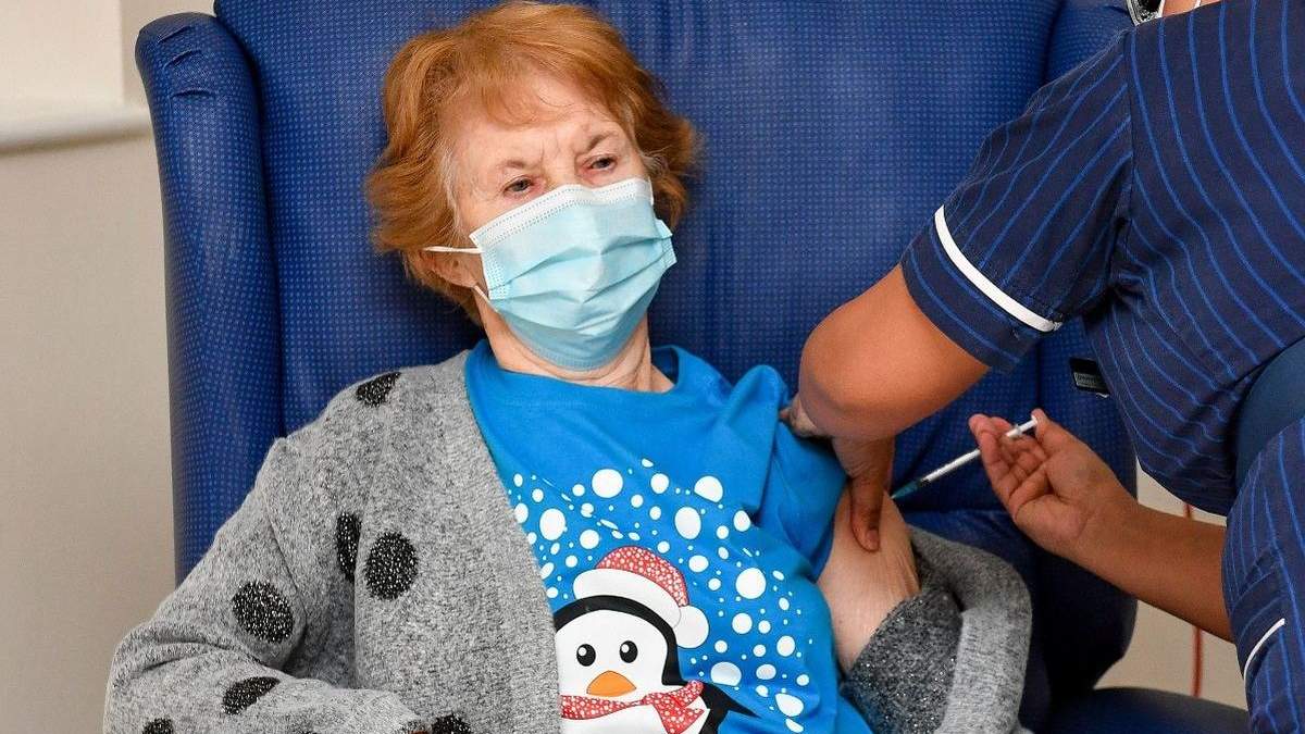 Первый человек получил вакцину от коронавируса: что известно Первый человек получил вакцину от коронавируса: что известно