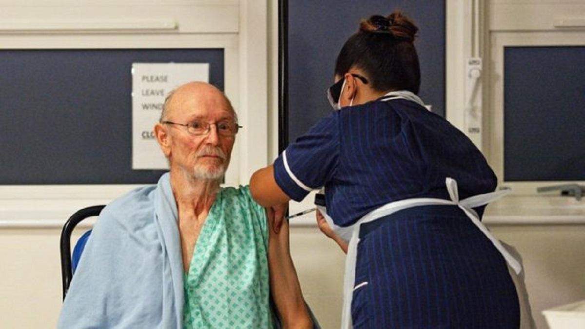 У Британії почали масову вакцинацію від COVID-19 У Британії почали масову вакцинацію від COVID-19