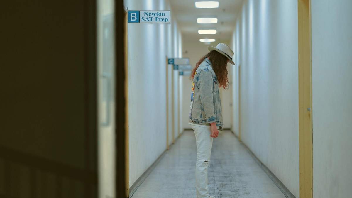 У коридорах погана вентиляція, відтак ризики інфікування коронавірусом зростяють У коридорах погана вентиляція, відтак ризики інфікування коронавірусом зростяють