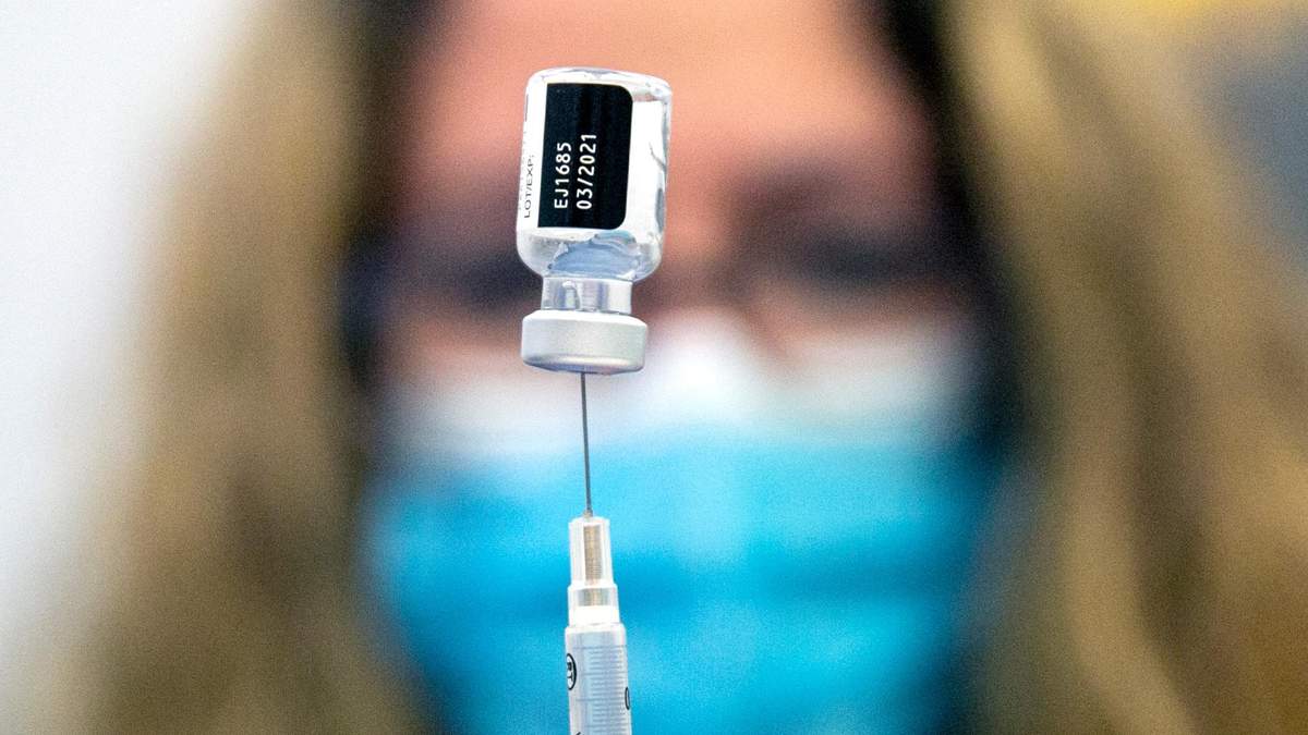 Вакцинування від COVID-19 у Польщі: скільки поляків зроблять щеплення Вакцинування від COVID-19 у Польщі: скільки поляків зроблять щеплення