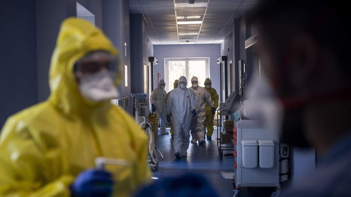 В Італії 90-річна жінка померла після вакцинації від COVID-19 В Італії 90-річна жінка померла після вакцинації від COVID-19
