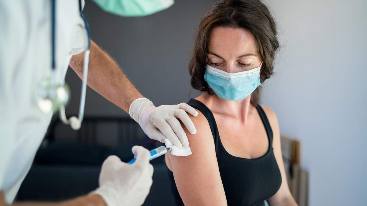 Pfizer временно сокращает поставки вакцины от COVID-19 в Европу Pfizer временно сокращает поставки вакцины от COVID-19 в Европу