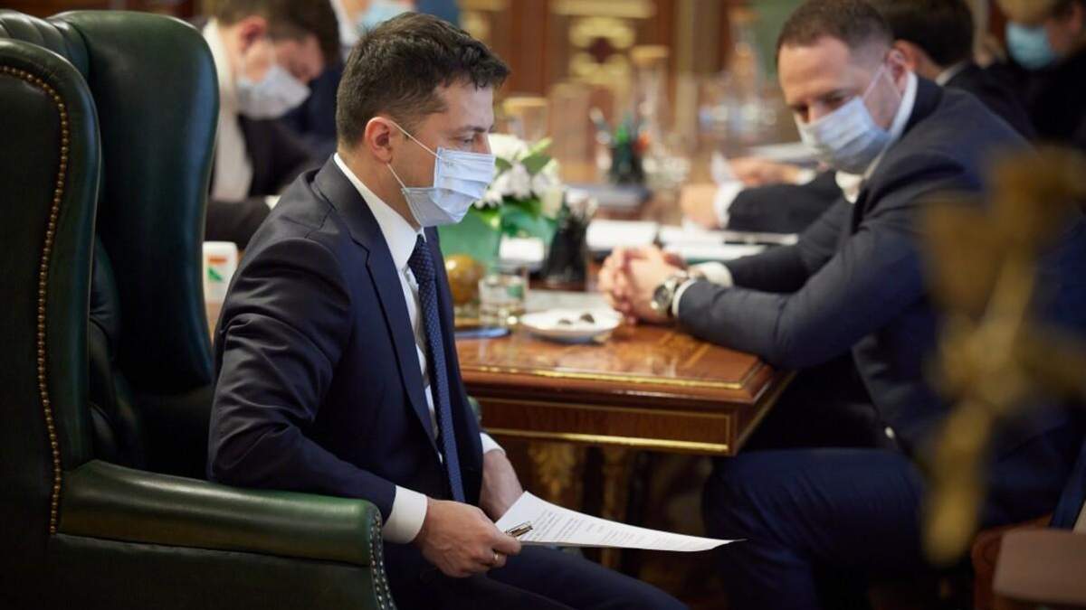 Зеленський заявив, що програма вакцинації проти COVID-19 матиме план щодо областей Зеленський заявив, що програма вакцинації проти COVID-19 матиме план щодо областей