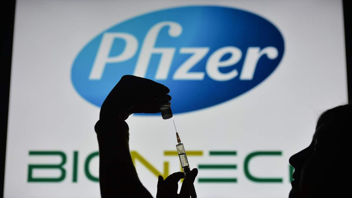 Одна доза вакцини Pfizer може гарантувати 90% захисту від COVID-19 на 21-й день Одна доза вакцини Pfizer може гарантувати 90% захисту від COVID-19 на 21-й день