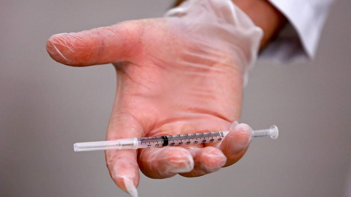Польща перепродасть 1,2 мільйони доз вакцини AstraZeneca Україні Польща перепродасть 1,2 мільйони доз вакцини AstraZeneca Україні