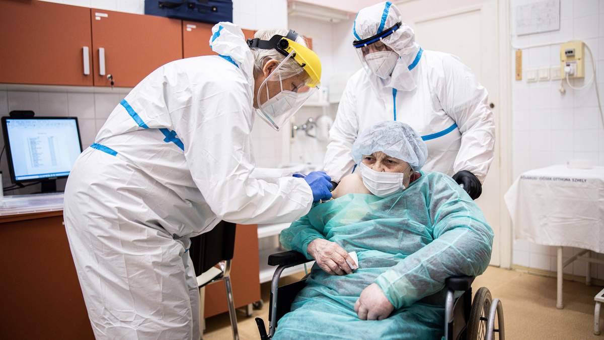Угорщина почала вакцинацію населення "Супутником V" Угорщина почала вакцинацію населення "Супутником V"