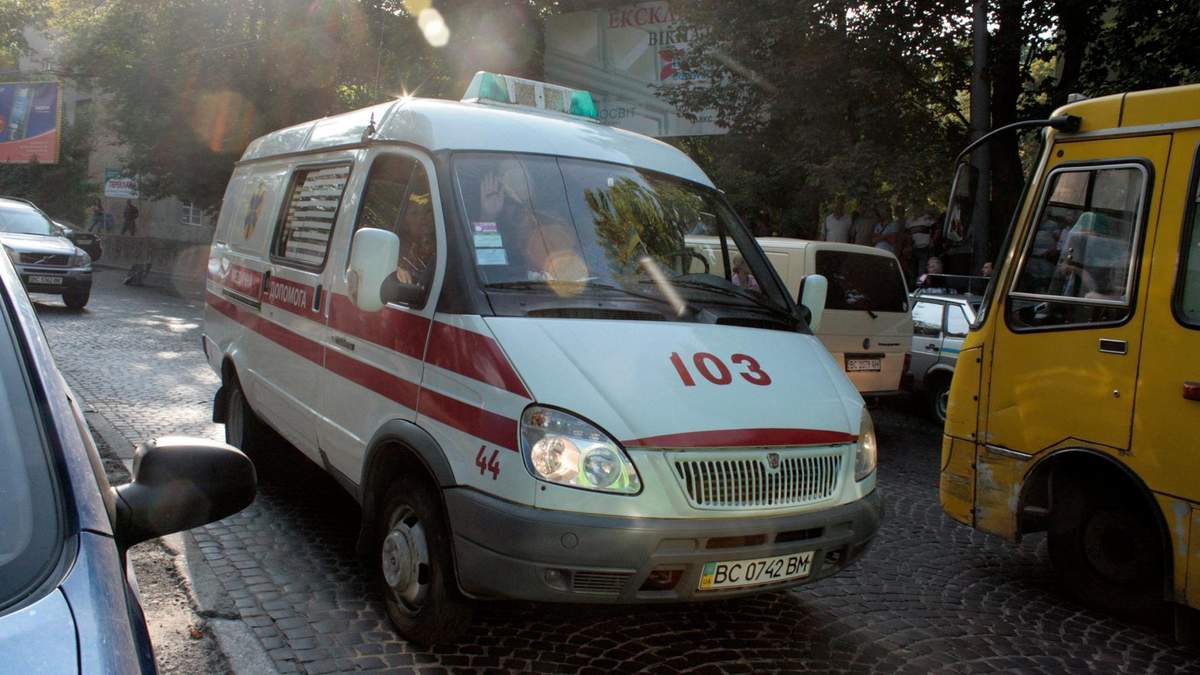 У Сумах про підозру оголосили лікарям, які не хотіли приймати жінку, бо боялися COVID-19 У Сумах про підозру оголосили лікарям, які не хотіли приймати жінку, бо боялися COVID-19