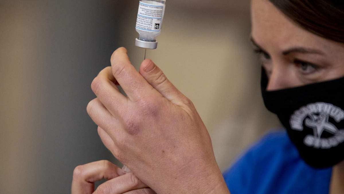 Ляшко не смог назвать точную дату начала вакцинации: на ситуацию повлиял ряд факторов Ляшко не смог назвать точную дату начала вакцинации: на ситуацию повлиял ряд факторов