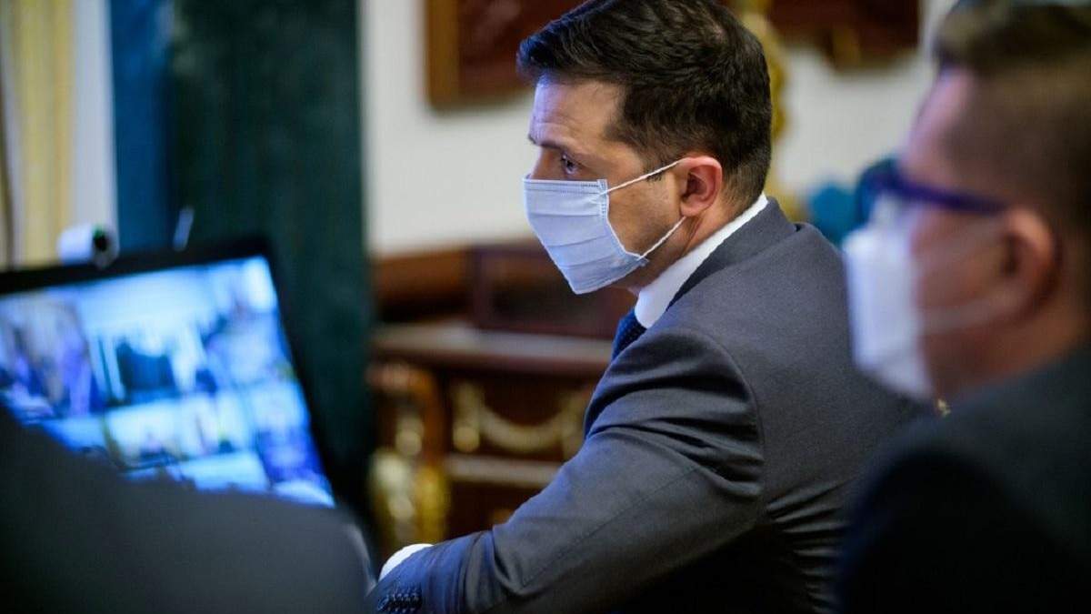 Лікарів й учасників ООС вакцинують пріоритетно, – Зеленський Лікарів й учасників ООС вакцинують пріоритетно, – Зеленський