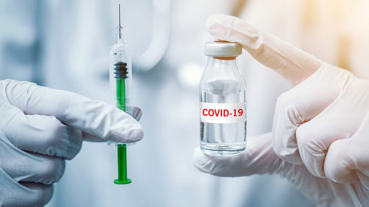 Первый украинец, который вакцинировался против COVID-19, прокомментировал реакцию организма Первый украинец, который вакцинировался против COVID-19, прокомментировал реакцию организма