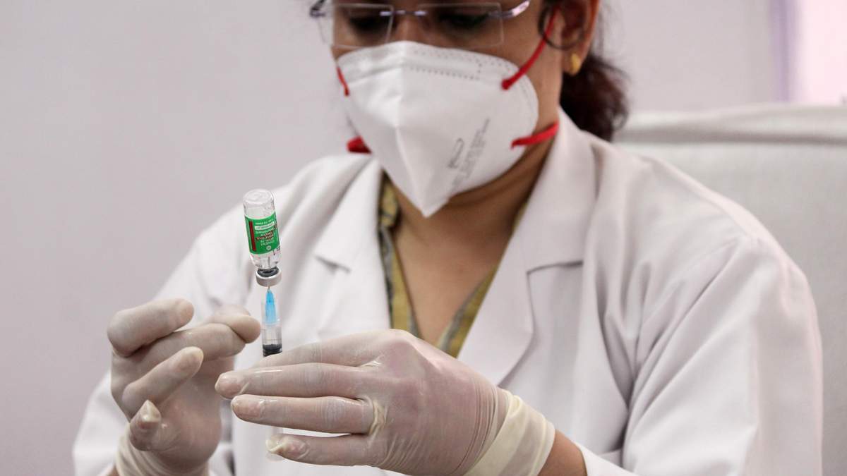 В Індії медики відмовляються вакцинуватися від COVID-19 препаратом місцевого виробництва В Індії медики відмовляються вакцинуватися від COVID-19 препаратом місцевого виробництва