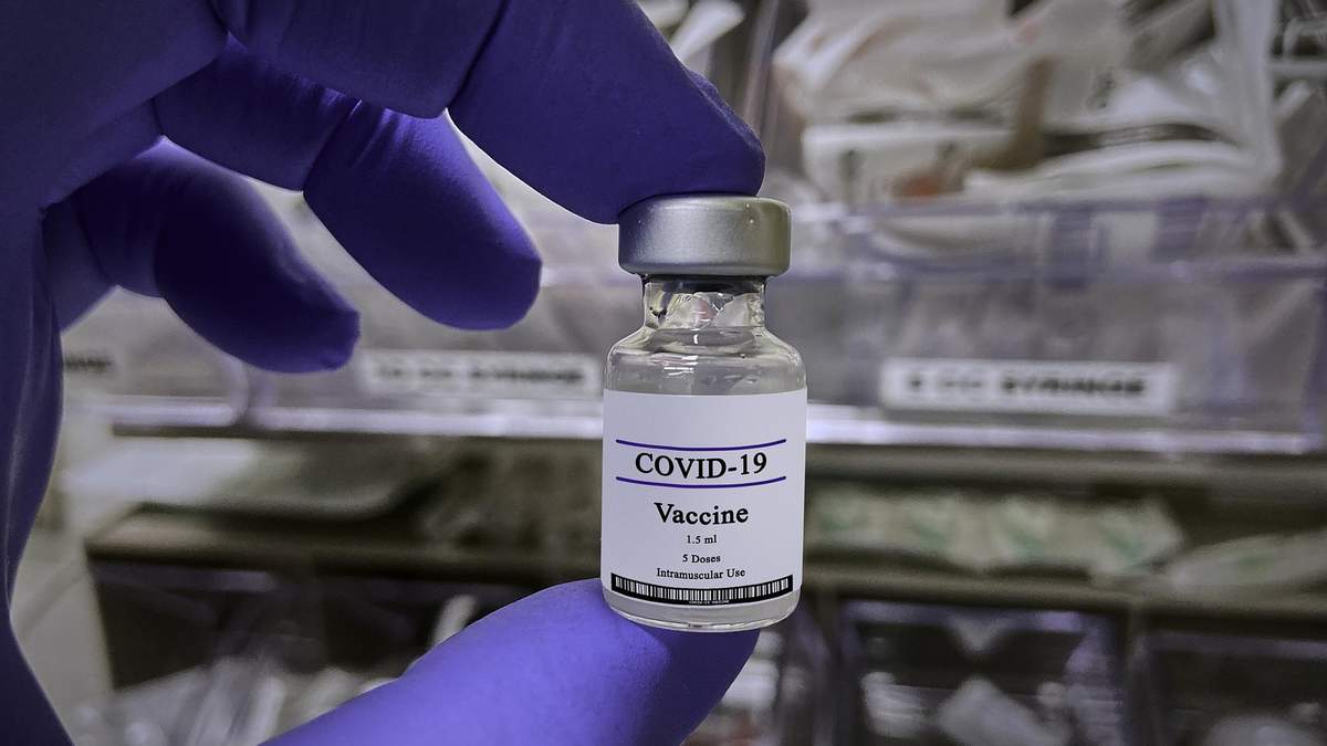 У США дозволили зберігати вакцину Pfizer у звичайних морозильних камерах У США дозволили зберігати вакцину Pfizer у звичайних морозильних камерах