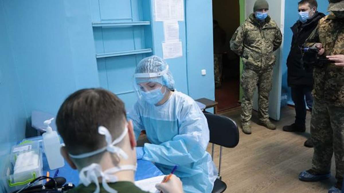 На Луганщині військових почали вакцинувати від COVID-19 На Луганщині військових почали вакцинувати від COVID-19