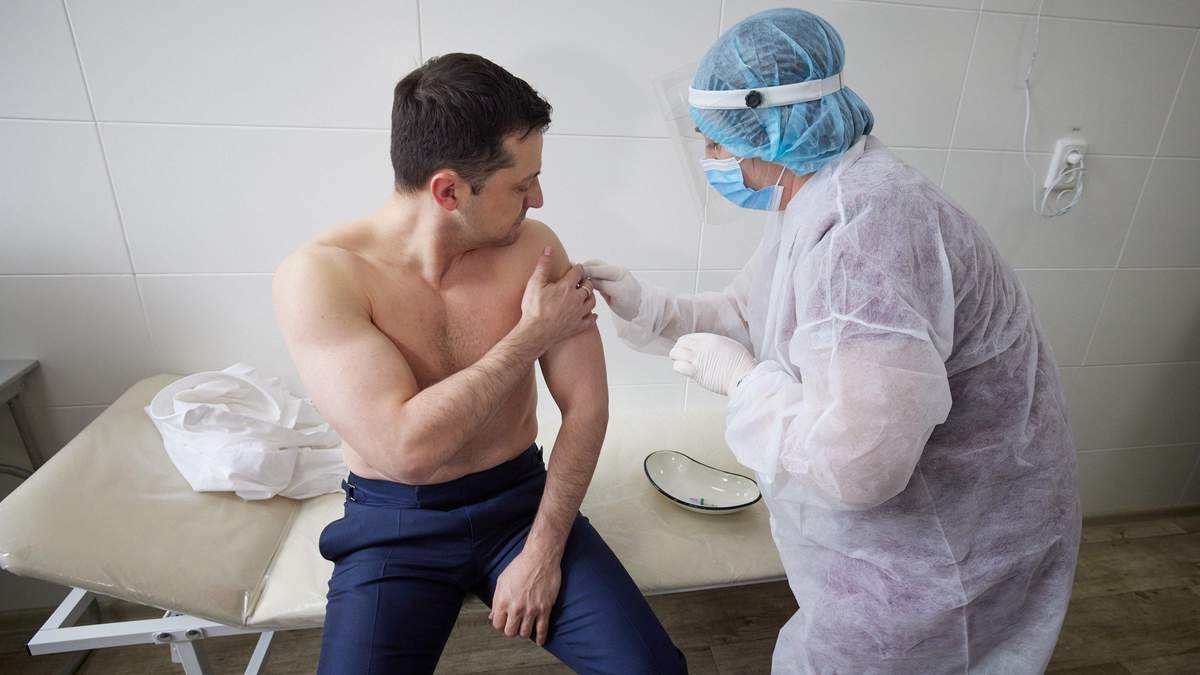 Зеленский вакцинировался от COVID-19: видео Зеленский вакцинировался от COVID-19: видео