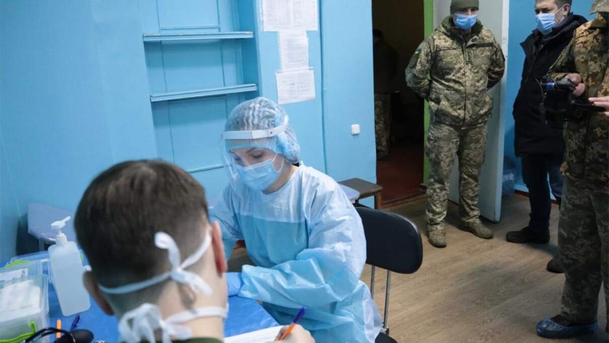 Военные поделились впечатлениями от вакцинации вместе с Зеленским Военные поделились впечатлениями от вакцинации вместе с Зеленским