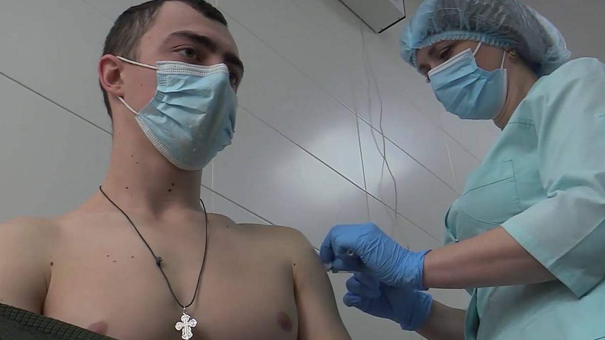 Вакцинація військових: чи хочуть на передовій щепитися від COVID-19 Вакцинація військових: чи хочуть на передовій щепитися від COVID-19