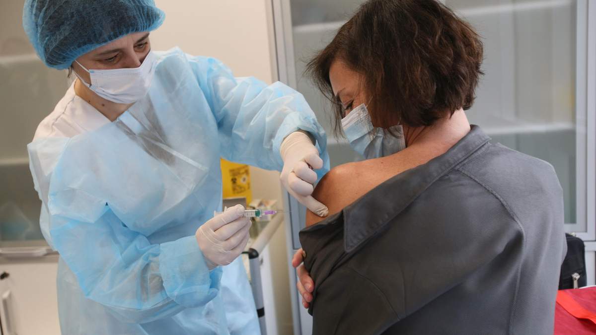 За минувшие сутки 1 279 украинцев получили вакцину от коронавируса За минувшие сутки 1 279 украинцев получили вакцину от коронавируса