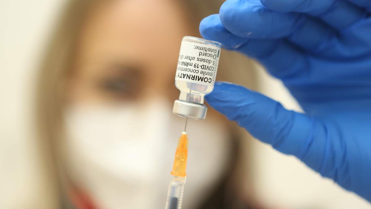 Україна очікує на вакцину Pfizer в найближчі тижні Україна очікує на вакцину Pfizer в найближчі тижні