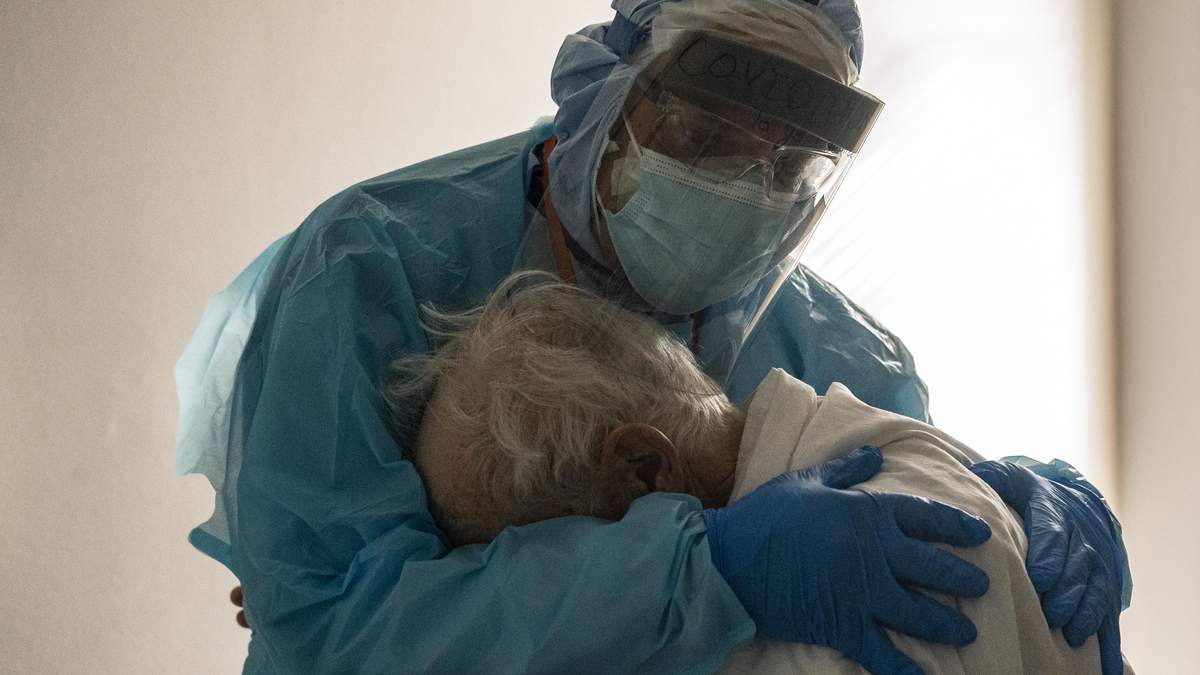 Во Франции заявили о третьей волне коронавируса Во Франции заявили о третьей волне коронавируса