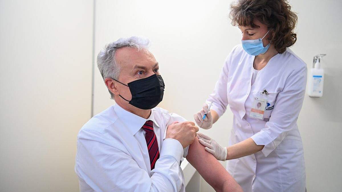Президент Литви вакцинувався AstraZeneca Президент Литви вакцинувався AstraZeneca