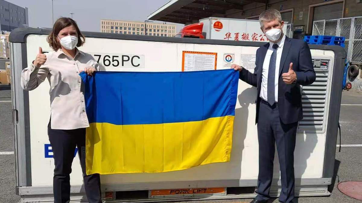 В Україну 25 березня 2021 відправили партію вакцини Sinovac з Китаю В Україну 25 березня 2021 відправили партію вакцини Sinovac з Китаю