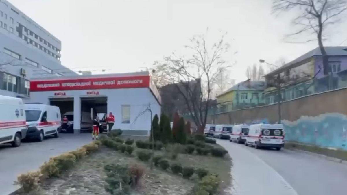 Ситуация под больницей №12 в Киеве Ситуация под больницей №12 в Киеве