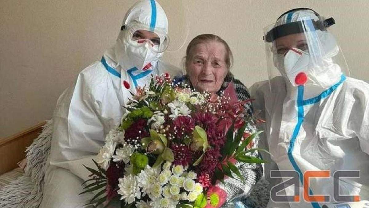 В Черновцах от коронавируса вылечили 100-летнюю пациентку В Черновцах от коронавируса вылечили 100-летнюю пациентку