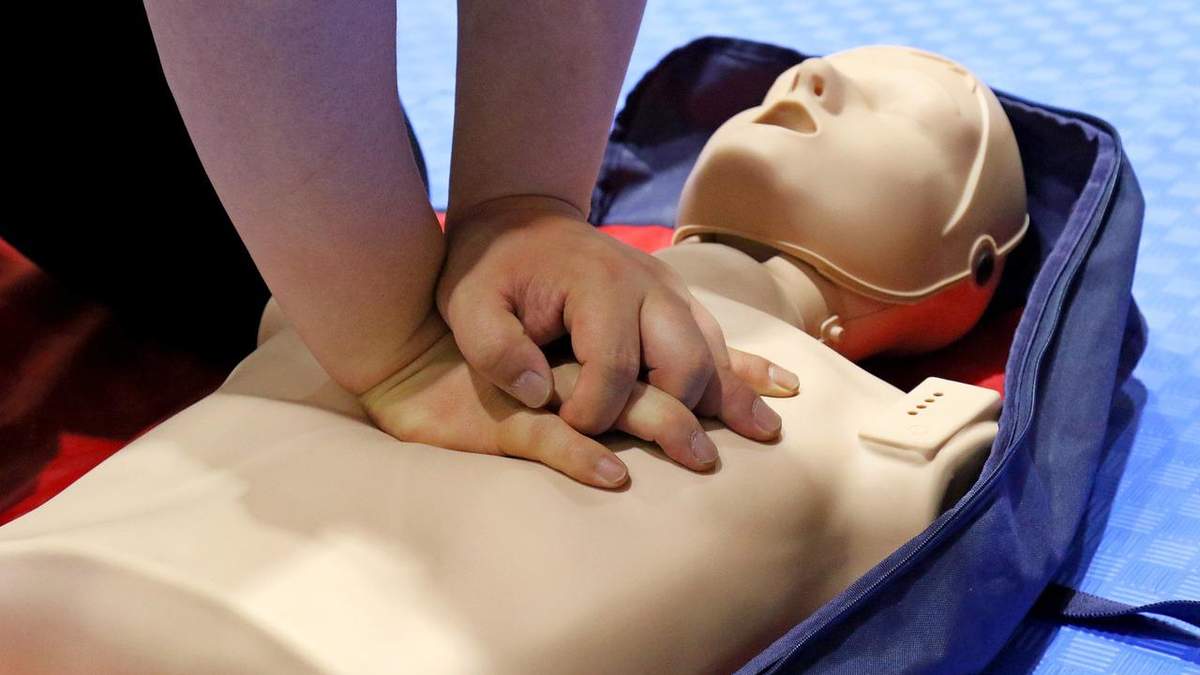 У Запоріжжі 12-річна дівчинка врятувала матір, у якої зупинилося серце - Новини Здоров’я