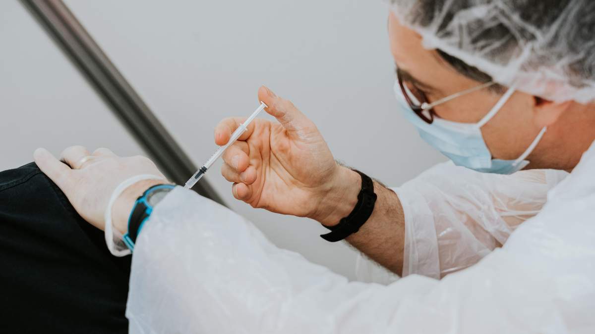 Чому вакциновані українці продовжують заражатися коронавірусом - Новини Здоров’я