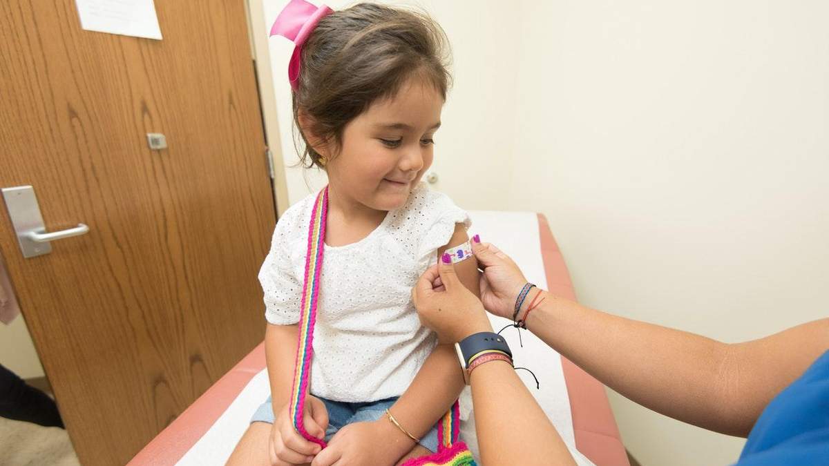 Канада начала COVID-вакцинацию детей в возрасте от 5 до 11 лет