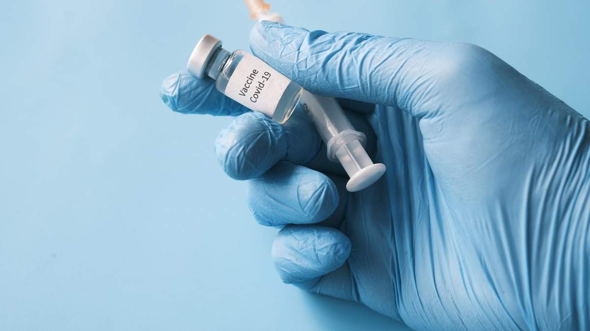 Вакцинированные люди меньше времени переносят коронавирус, если заболеют