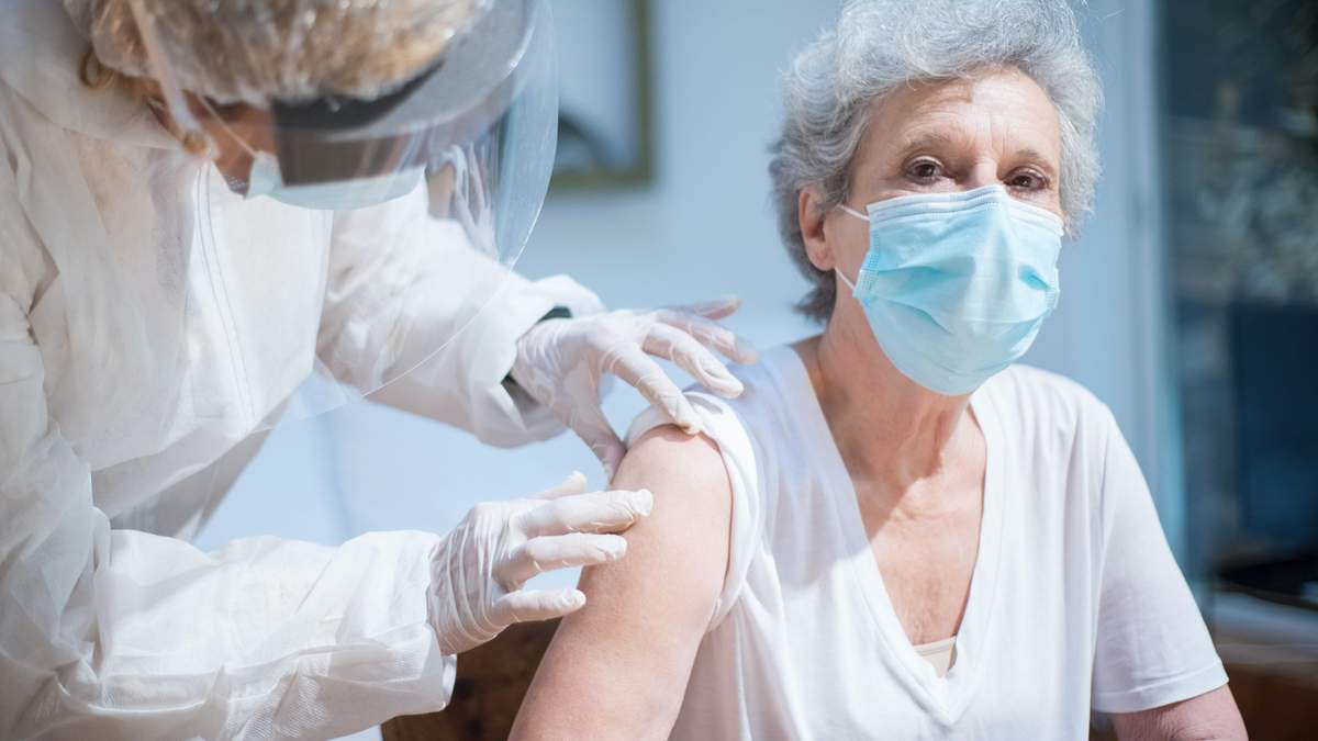 В США планируют начать срочную кампанию по вакцинации: почему такая спешка