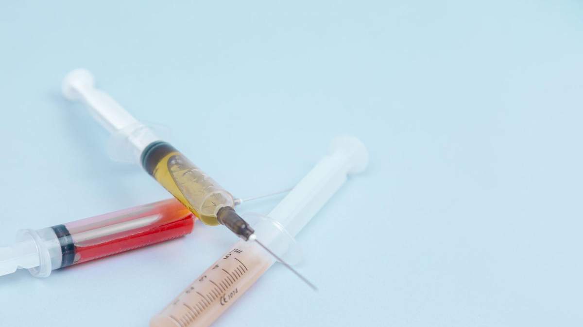 Знайшли ще один фактор, який впливає на ефективність вакцин проти коронавірусу - Новини Здоров’я