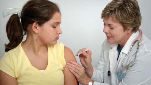 В Минздраве планируют вакцинировать половину населения Украины: есть 4 этапа