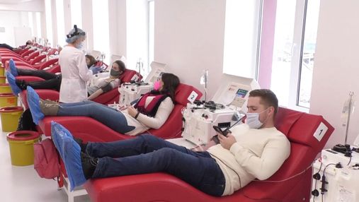 Новорічне донорство: як у Черкасах поповнюють запаси крові перед святами