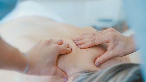 Наскільки ефективний масаж та остеопатія для лікуванні болю в спині