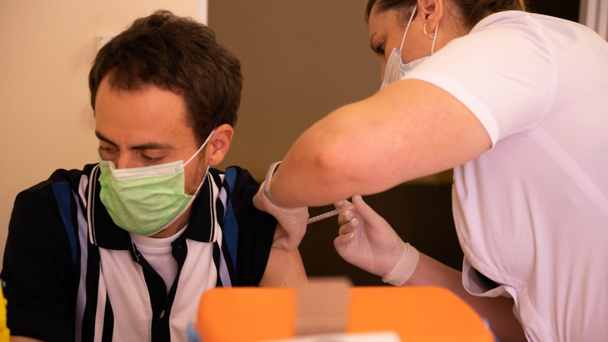 В регіонах масово вакцинують українців від коронавірусу