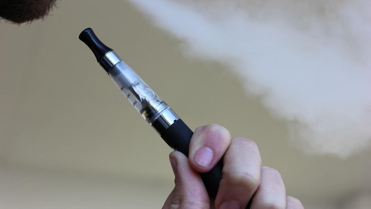 В електронних цигарках знайшли невідомі сполуки, про які не згадували виробники - Новини Здоров’я