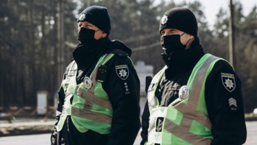 Поліція влаштувала "облаву" через сертифікати в автобусі під Києвом: закінчилося все скандалом
