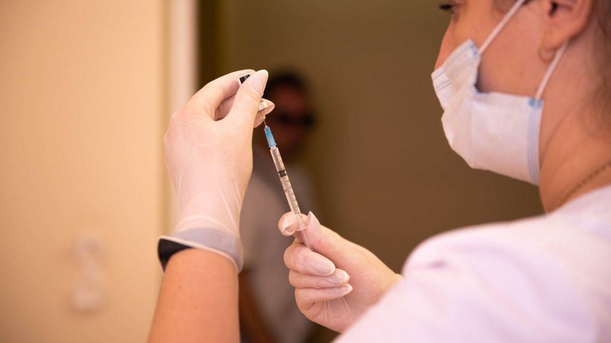 В Украине провели более 18 миллионов прививок против COVID-19