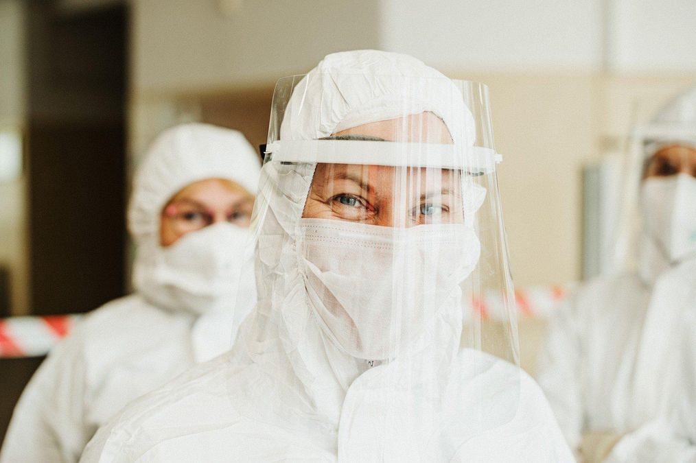 Заболеваемость снова высокая: почти 12 тысяч инфицированных COVID-19