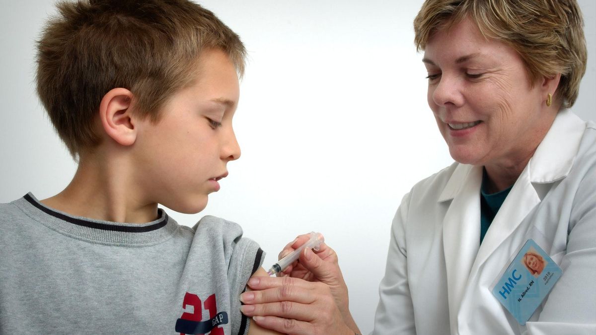 Нужно ли делать мальчикам вакцину против ВПЧ