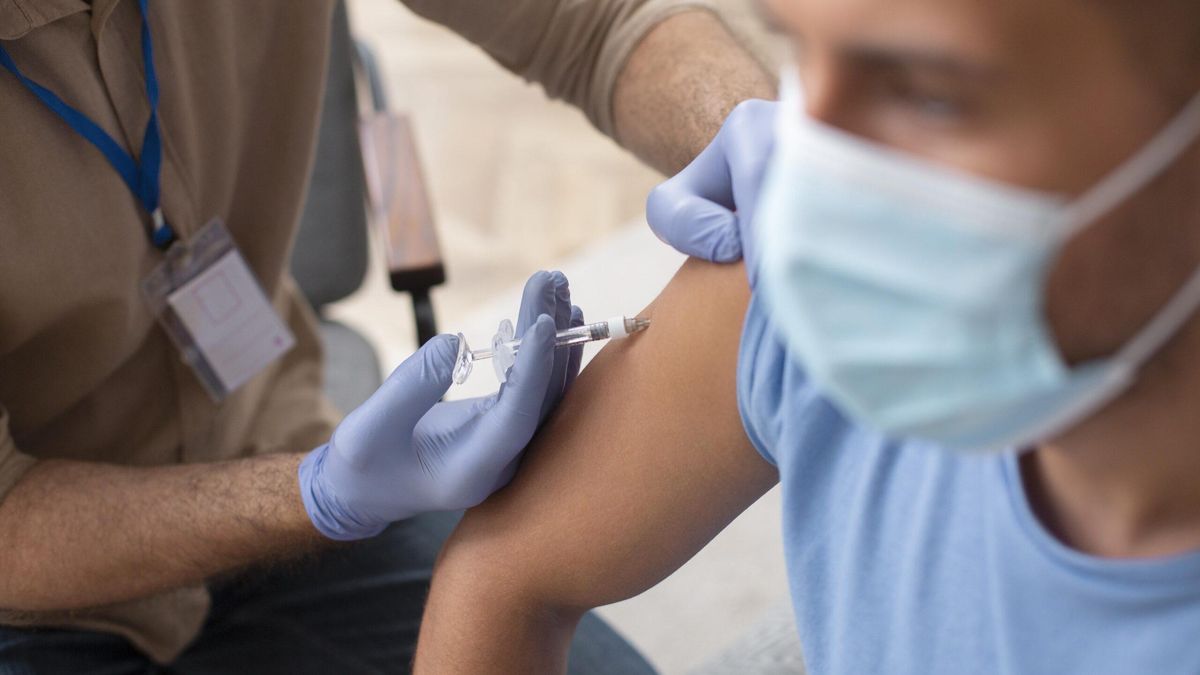В Италии ввели обязательную вакцинацию: каких групп
