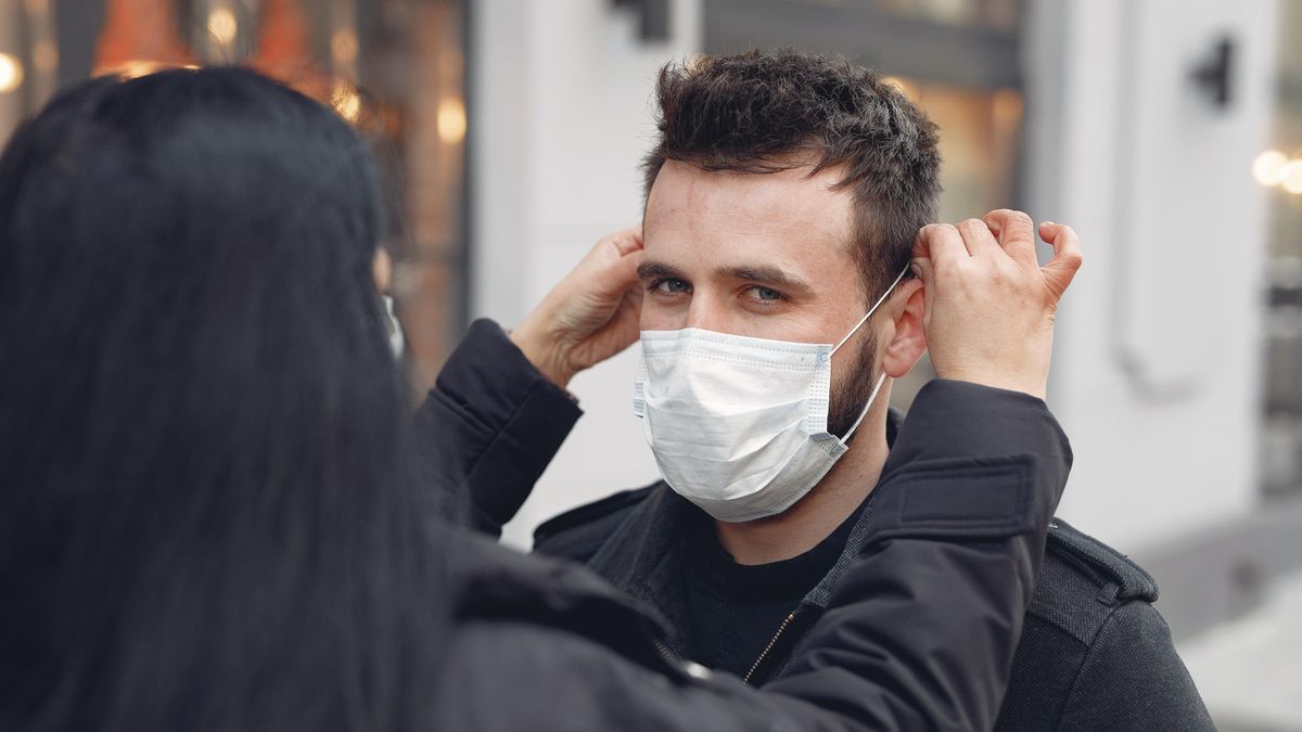 Cкільки разів насправді можна дезінфікувати медичну маску - Новини Здоров’я