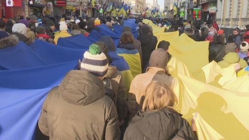"Марш єдності" у Харкові, нова партія боєприпасів від США: головні новини 5 лютого