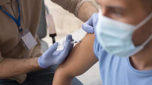 В Италии ввели обязательную вакцинацию: каких групп
