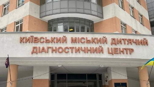 Взятки с врачей и торговля COVID-сертификатами: в Киеве задержали директора медучреждения